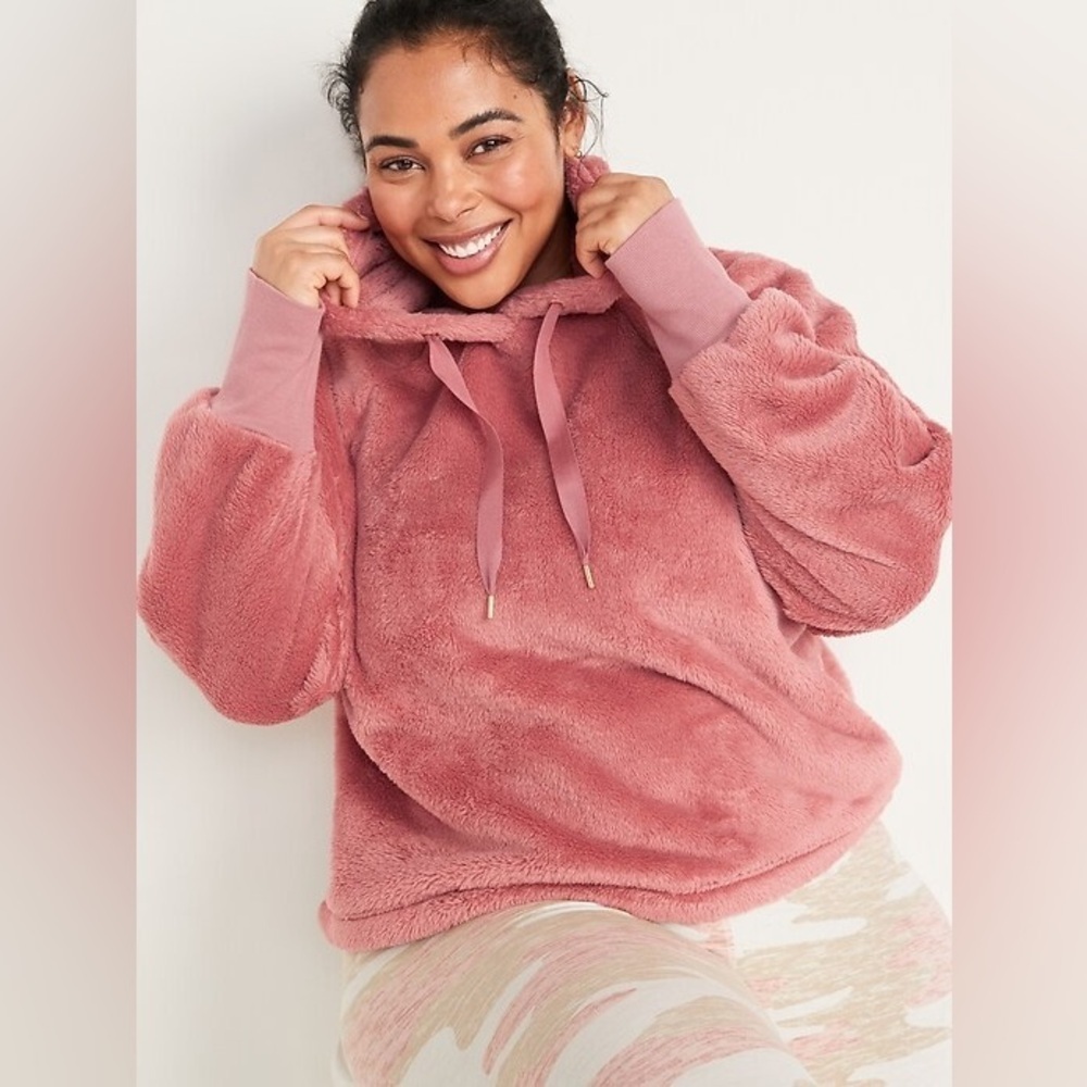 Old Navy Women's Teddy Jacket Pull Over Hoodie With Thumb Holes - Mauve Plum